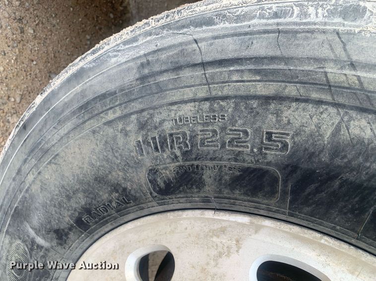 image for item LH9770 2001 Mack CX613 Vision  semi truck