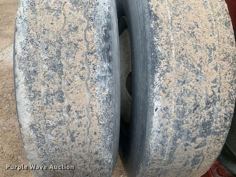 image for item LH9770 2001 Mack CX613 Vision  semi truck