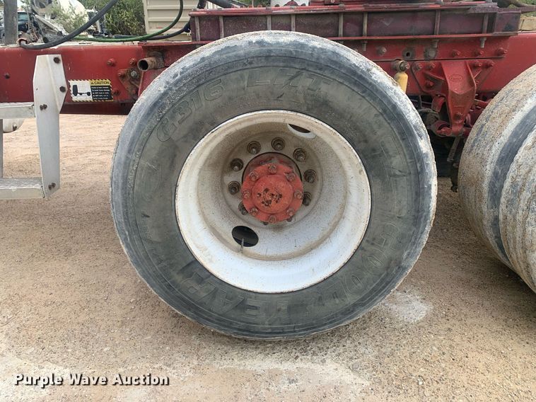 image for item LH9770 2001 Mack CX613 Vision  semi truck