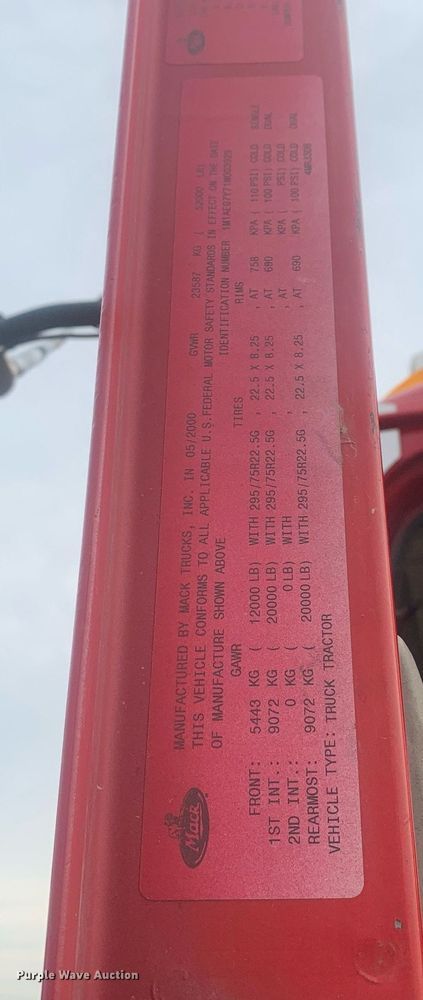 image for item LH9770 2001 Mack CX613 Vision  semi truck