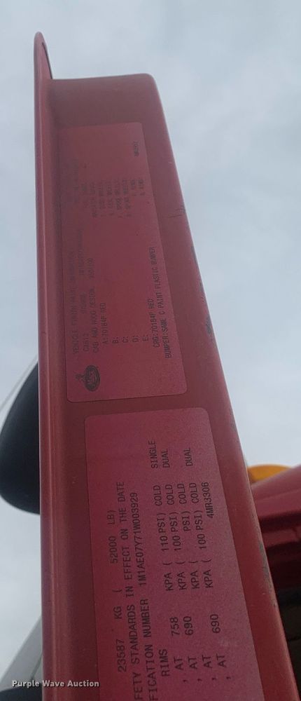 image for item LH9770 2001 Mack CX613 Vision  semi truck