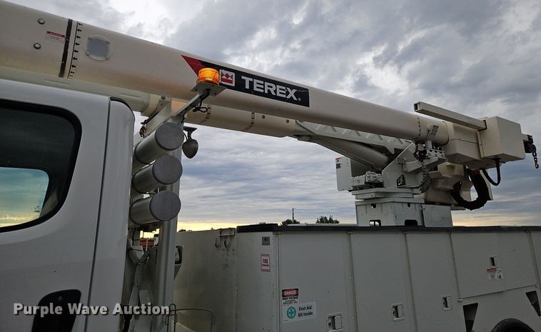 image for item LM9150 2015 Freightliner Business Class M2  bucket truck