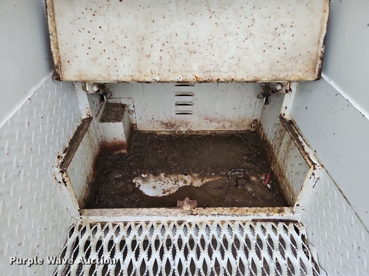 image for item LM9150 2015 Freightliner Business Class M2  bucket truck