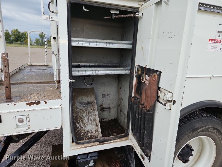 image for item LM9150 2015 Freightliner Business Class M2  bucket truck