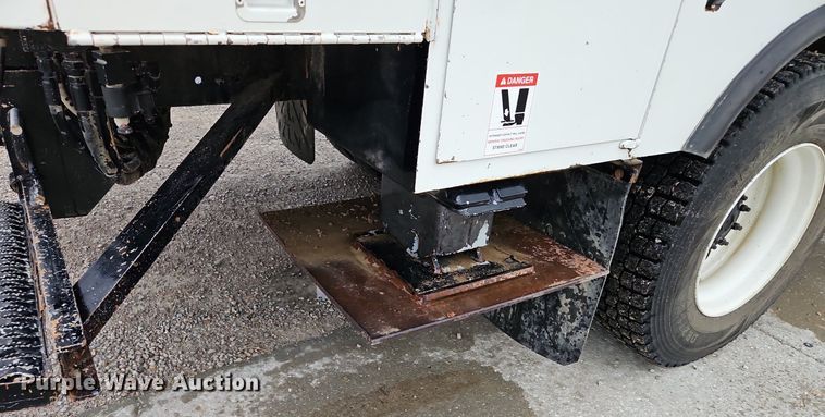 image for item LM9150 2015 Freightliner Business Class M2  bucket truck