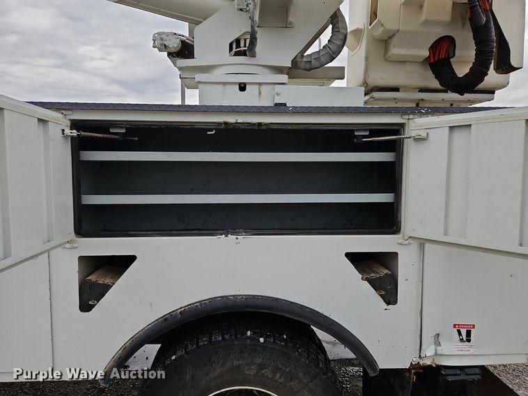 image for item LM9150 2015 Freightliner Business Class M2  bucket truck