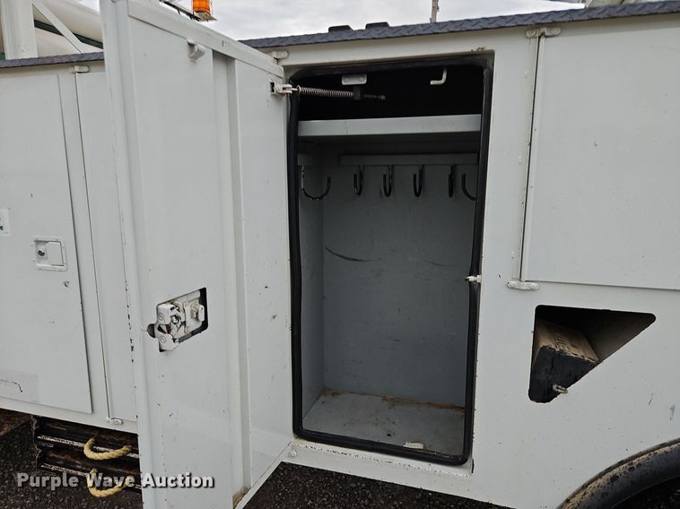 image for item LM9150 2015 Freightliner Business Class M2  bucket truck