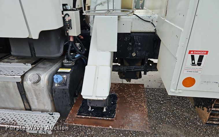 image for item LM9150 2015 Freightliner Business Class M2  bucket truck