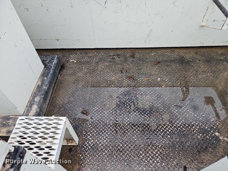 image for item LM9150 2015 Freightliner Business Class M2  bucket truck