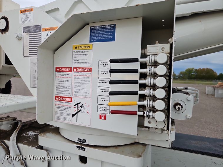 image for item LM9150 2015 Freightliner Business Class M2  bucket truck