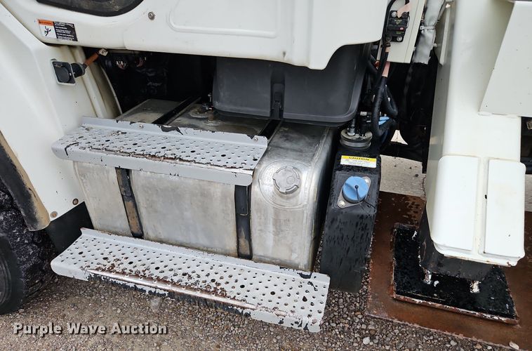 image for item LM9150 2015 Freightliner Business Class M2  bucket truck