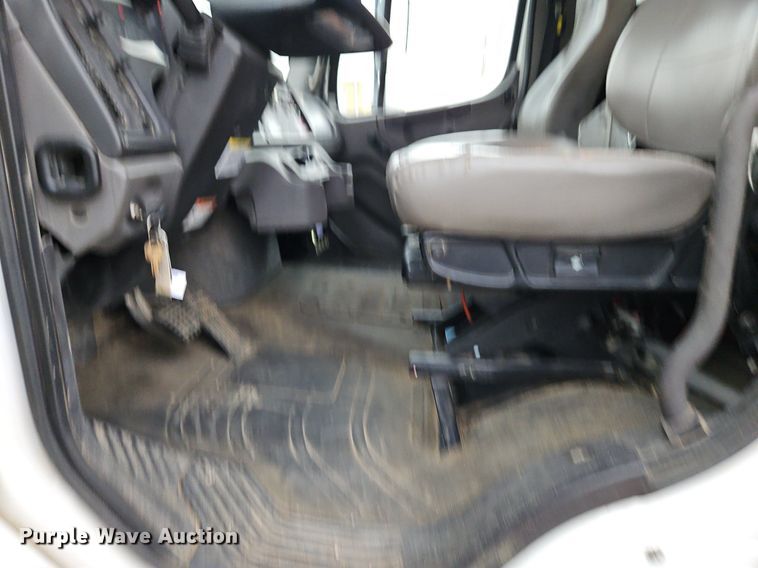 image for item LM9150 2015 Freightliner Business Class M2  bucket truck