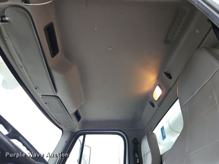 image for item LM9150 2015 Freightliner Business Class M2  bucket truck