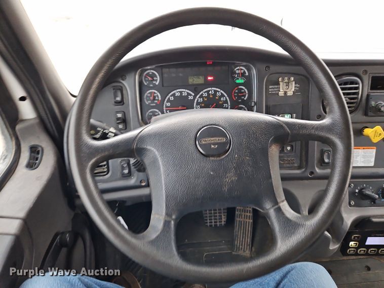 image for item LM9150 2015 Freightliner Business Class M2  bucket truck