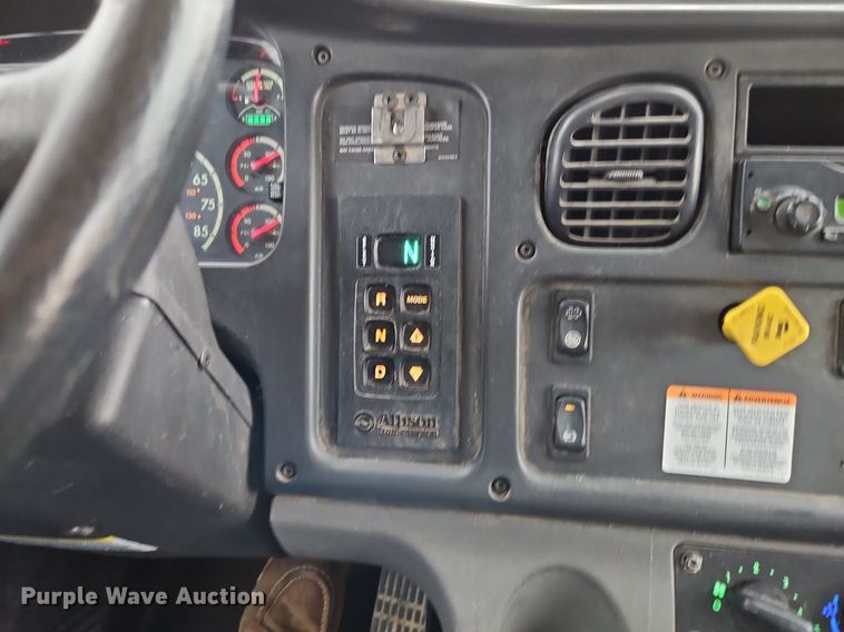 image for item LM9150 2015 Freightliner Business Class M2  bucket truck