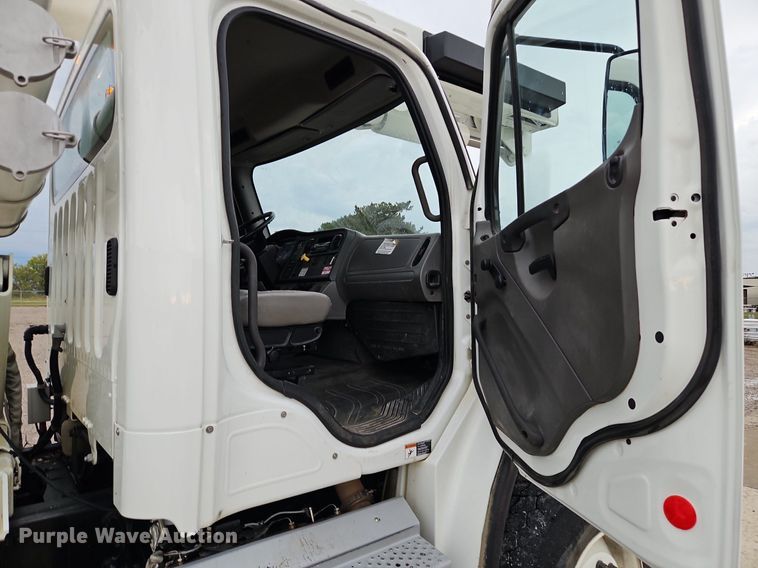 image for item LM9150 2015 Freightliner Business Class M2  bucket truck