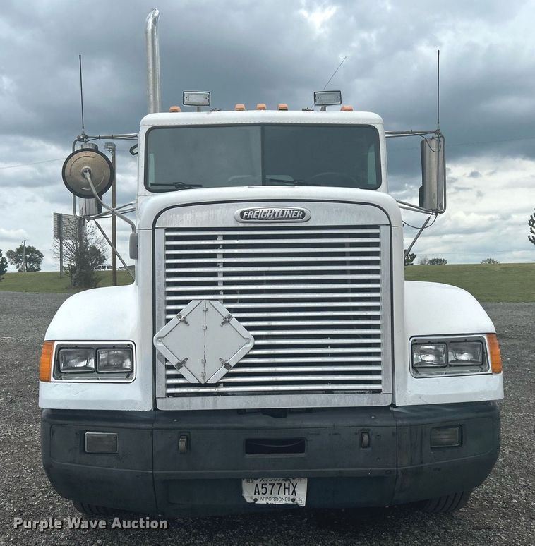 image for item LV9038 1997 Freightliner FLD  semi truck