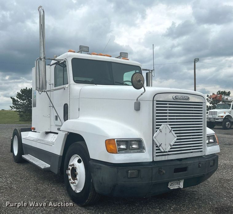 image for item LV9038 1997 Freightliner FLD  semi truck