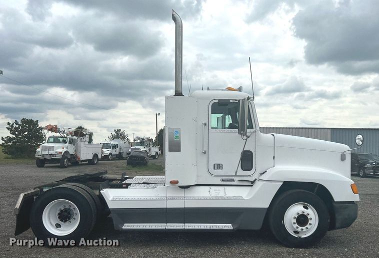 image for item LV9038 1997 Freightliner FLD  semi truck