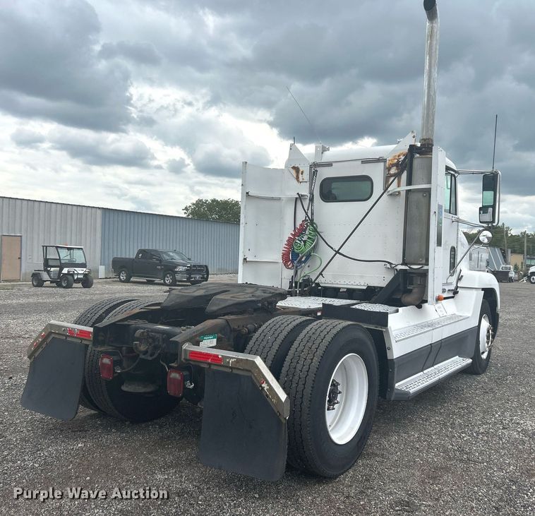 image for item LV9038 1997 Freightliner FLD  semi truck