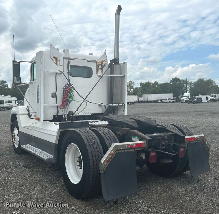 image for item LV9038 1997 Freightliner FLD  semi truck