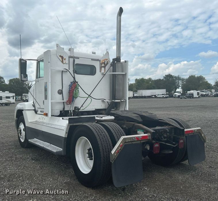 image for item LV9038 1997 Freightliner FLD  semi truck