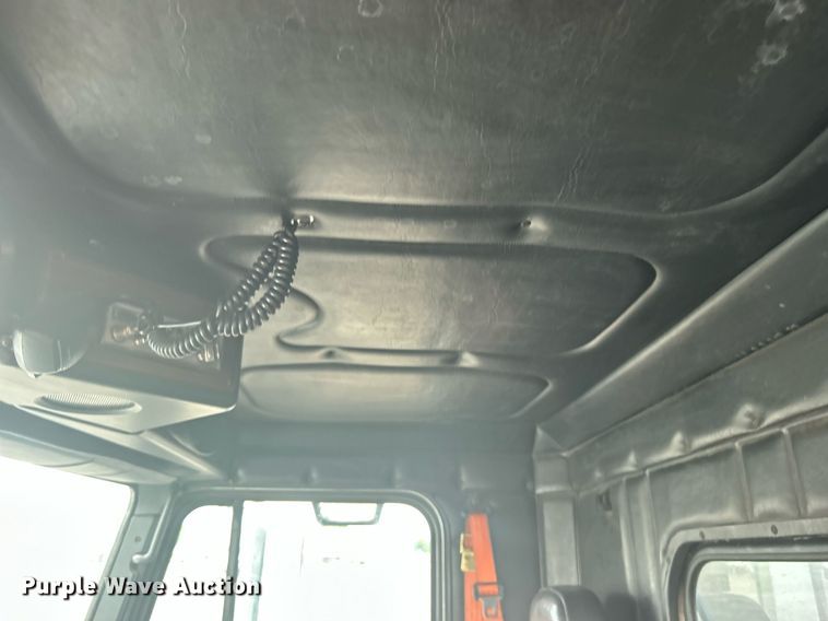 image for item LV9038 1997 Freightliner FLD  semi truck