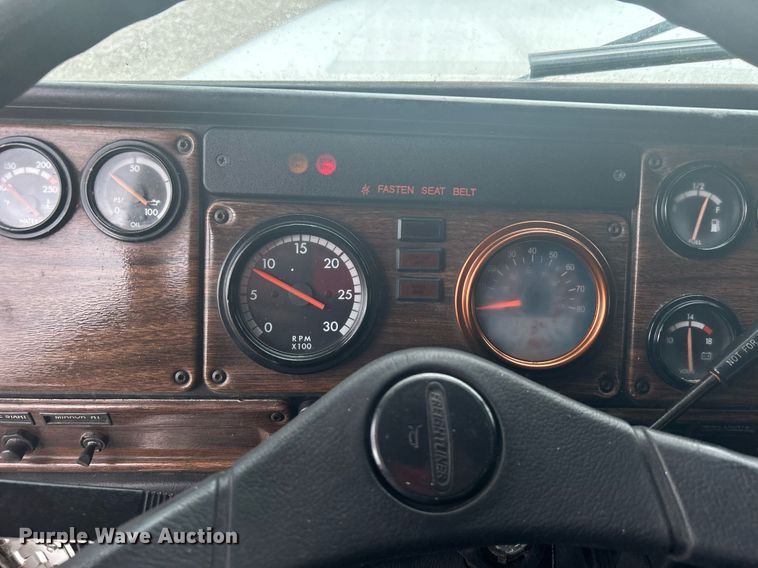 image for item LV9038 1997 Freightliner FLD  semi truck