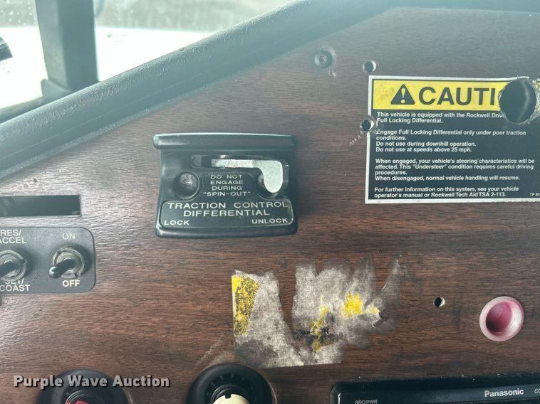 image for item LV9038 1997 Freightliner FLD  semi truck