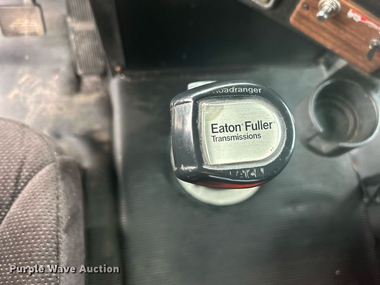 image for item LV9038 1997 Freightliner FLD  semi truck