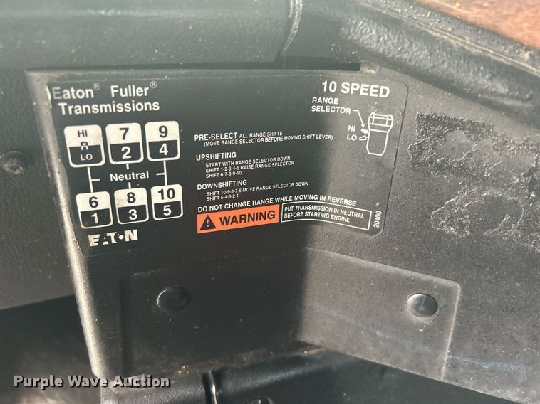 image for item LV9038 1997 Freightliner FLD  semi truck