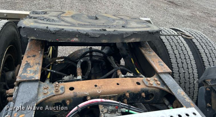 image for item LV9038 1997 Freightliner FLD  semi truck