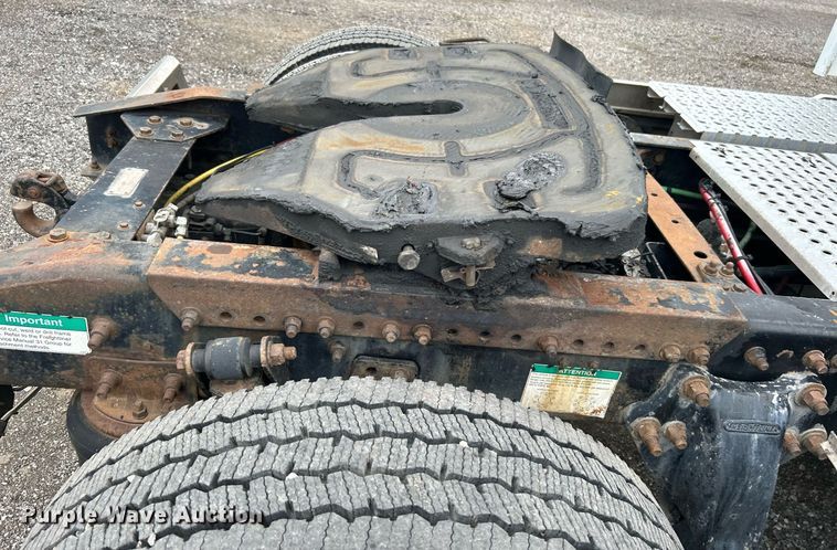 image for item LV9038 1997 Freightliner FLD  semi truck