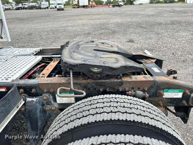 image for item LV9038 1997 Freightliner FLD  semi truck