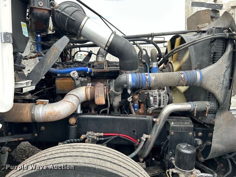 image for item LV9038 1997 Freightliner FLD  semi truck