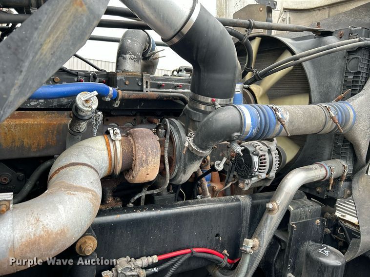 image for item LV9038 1997 Freightliner FLD  semi truck