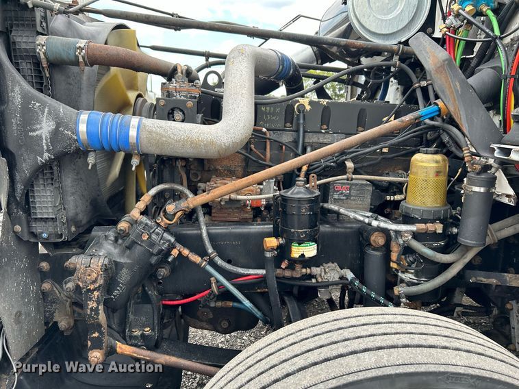 image for item LV9038 1997 Freightliner FLD  semi truck