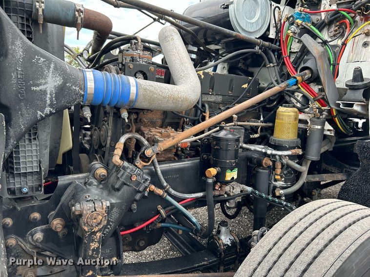 image for item LV9038 1997 Freightliner FLD  semi truck