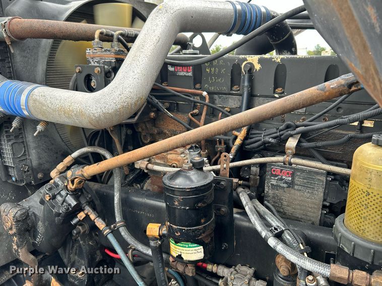 image for item LV9038 1997 Freightliner FLD  semi truck