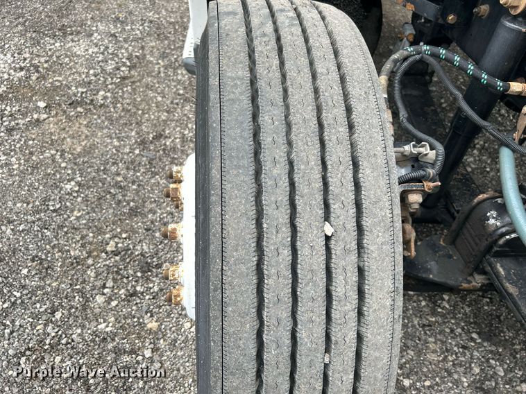 image for item LV9038 1997 Freightliner FLD  semi truck