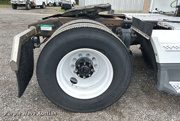 image for item LV9038 1997 Freightliner FLD  semi truck