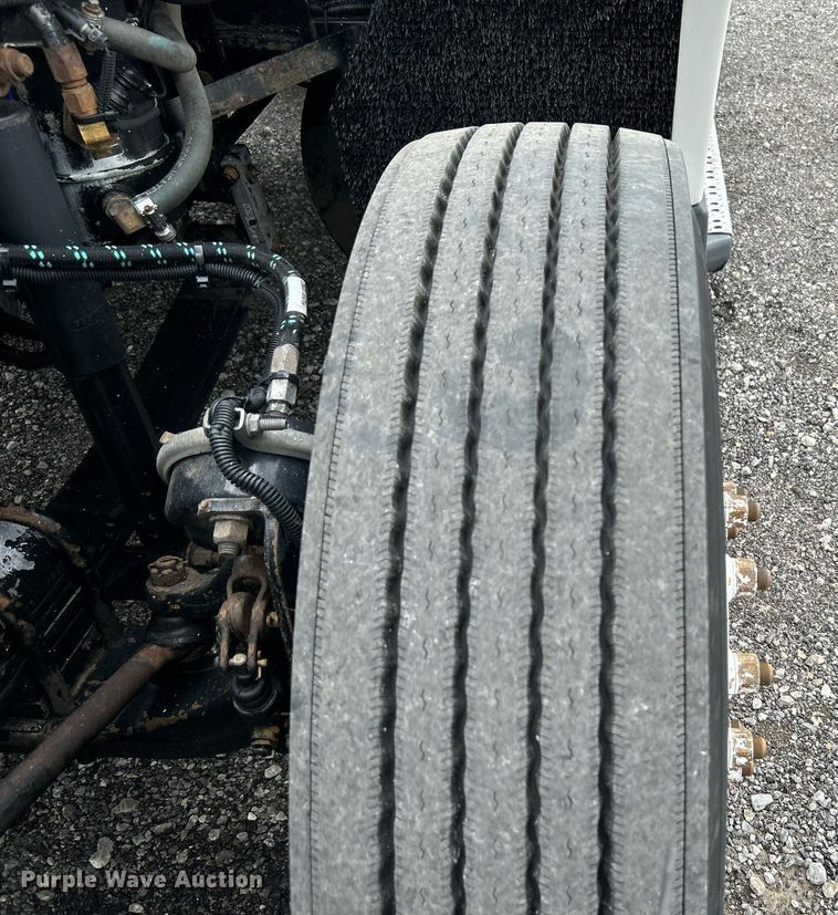 image for item LV9038 1997 Freightliner FLD  semi truck