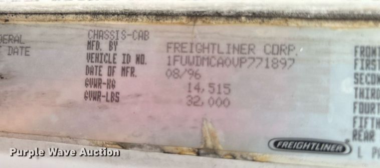 image for item LV9038 1997 Freightliner FLD  semi truck