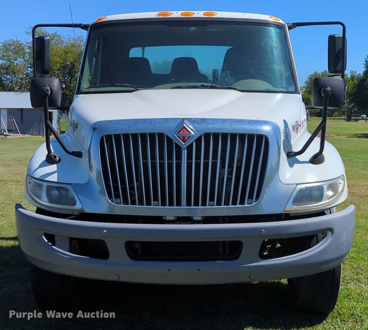 image for item LY9426 2016 International 4300 rollback truck