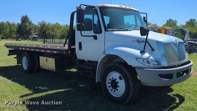 image for item LY9426 2016 International 4300 rollback truck