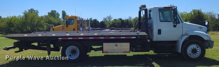 image for item LY9426 2016 International 4300 rollback truck