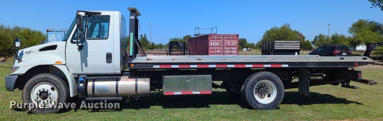 image for item LY9426 2016 International 4300 rollback truck