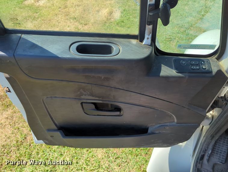 image for item LY9426 2016 International 4300 rollback truck