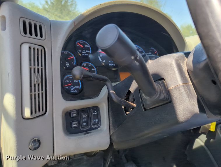 image for item LY9426 2016 International 4300 rollback truck