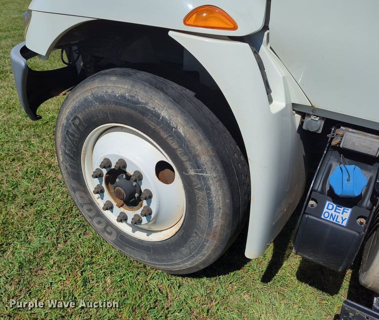 image for item LY9426 2016 International 4300 rollback truck